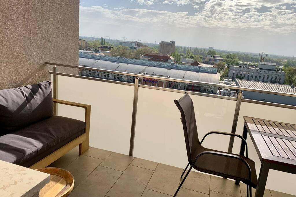 Appartement Modern Studio Apartment With Balcony *