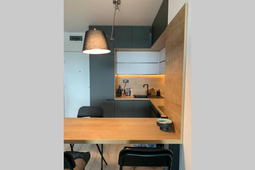 Appartement Modern Studio Apartment With Balcony *