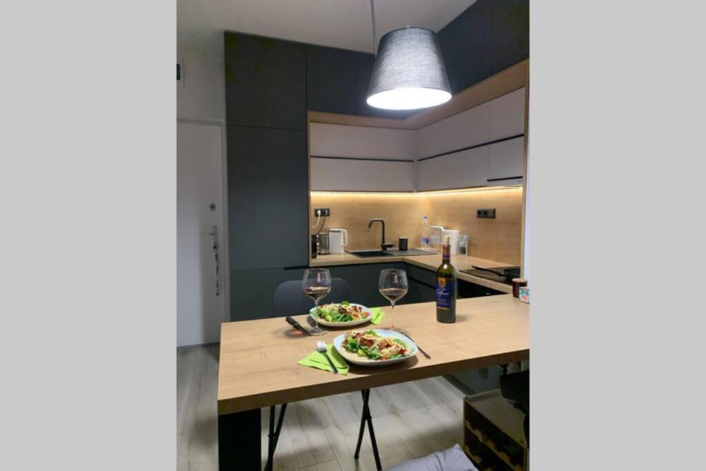 Appartement Modern Studio Apartment With Balcony *